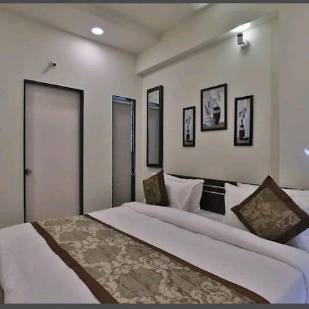 Oyo 80228 Hotel Richa Hālol Kültér fotó